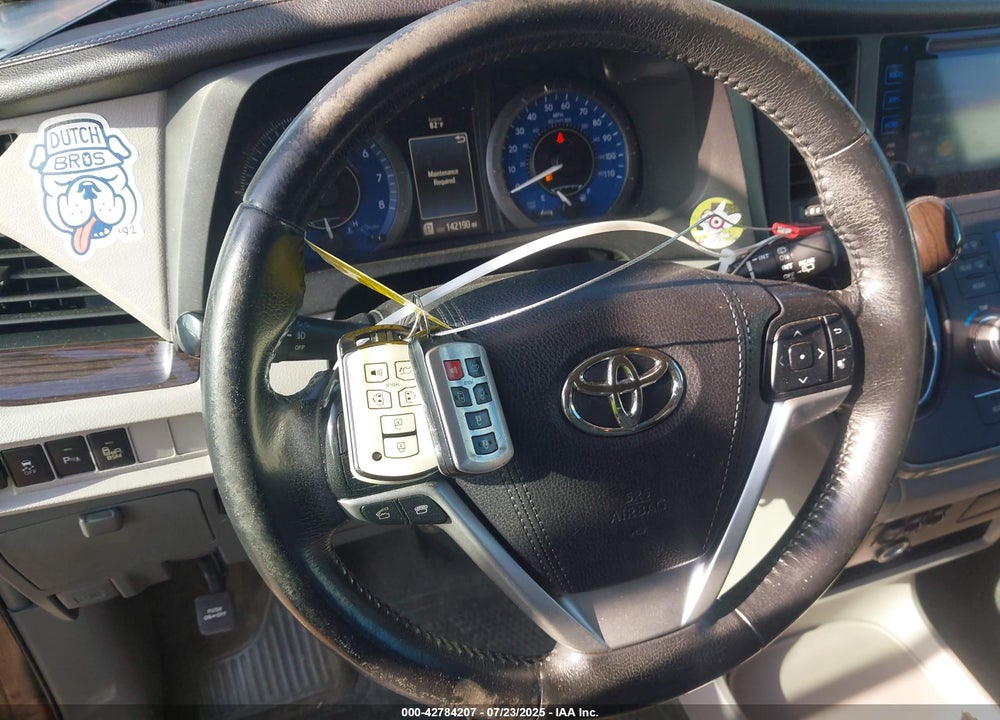2015 TOYOTA SIENNA XLE 8 PASSENGER VIN: 5TDYK3DC9FS561192
