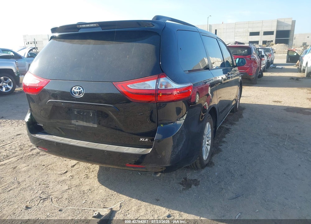 2015 TOYOTA SIENNA XLE 8 PASSENGER VIN: 5TDYK3DC9FS561192
