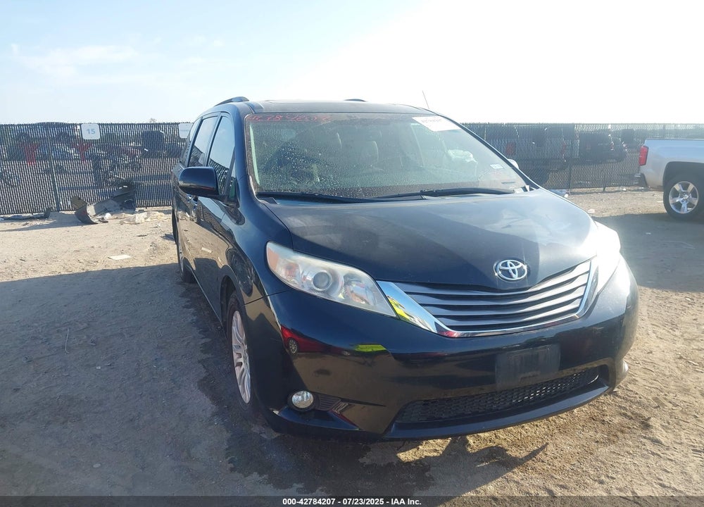 2015 TOYOTA SIENNA XLE 8 PASSENGER VIN: 5TDYK3DC9FS561192