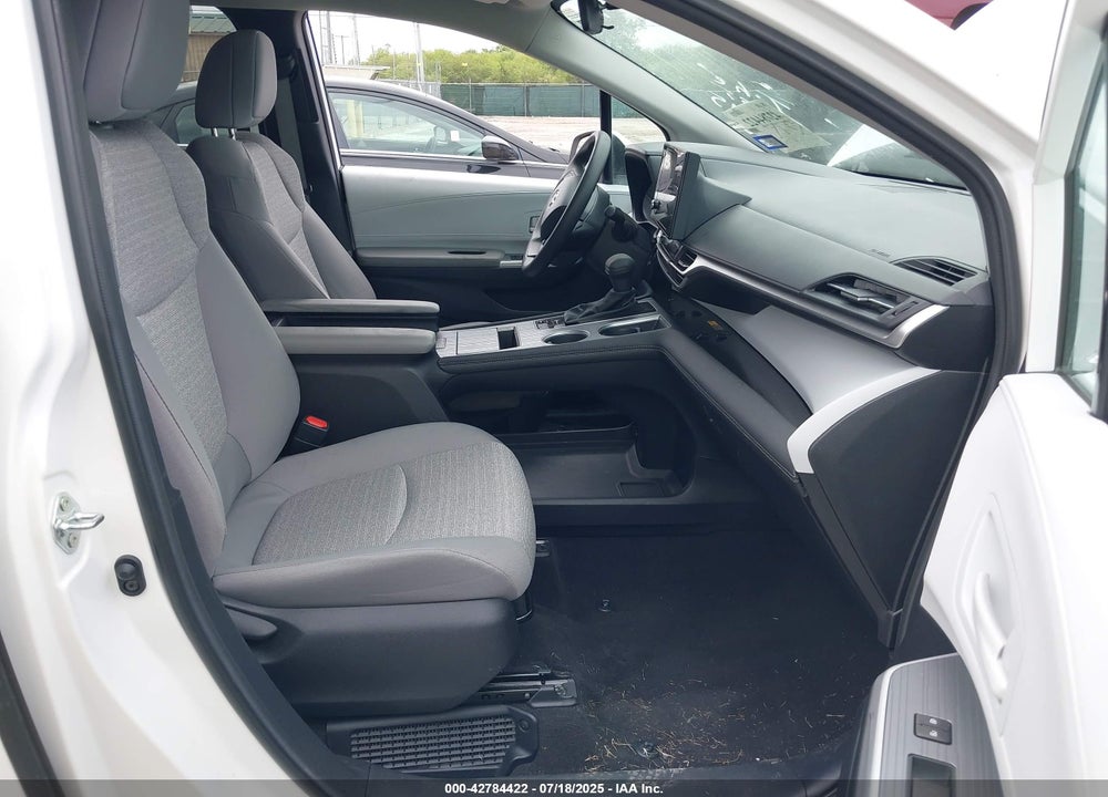 2025 TOYOTA SIENNA VIN: 5TDKRKEC3SS240625