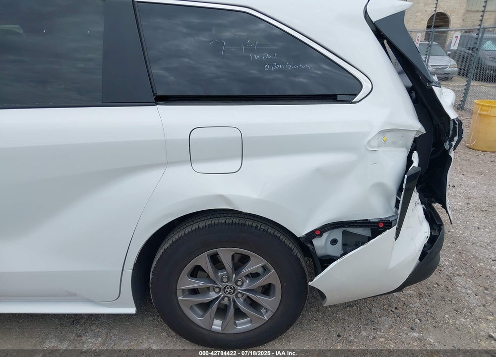 2025 TOYOTA SIENNA VIN: 5TDKRKEC3SS240625