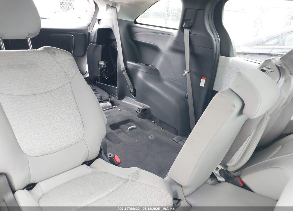 2025 TOYOTA SIENNA VIN: 5TDKRKEC3SS240625