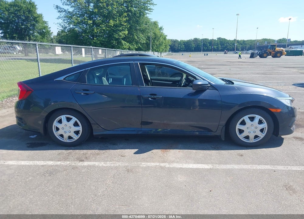 2018 HONDA CIVIC VIN: 2HGFC2F52JH520022