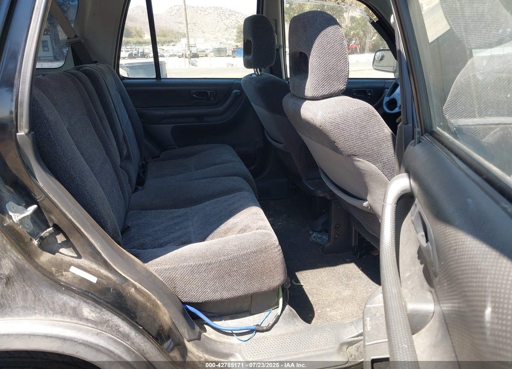 2000 HONDA CR-V VIN: JHLRD1844YS008209