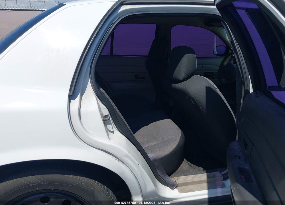 2008 FORD CROWN VICTORIA VIN: 2FAFP71V58X173251