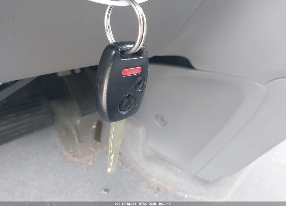 2008 HONDA CR-V LX VIN: 5J6RE483X8L007458