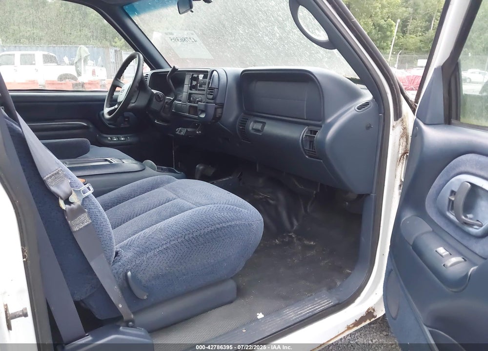 1999 CHEVROLET SUBURBAN 1500 VIN: 1GNFK16R3XJ506384
