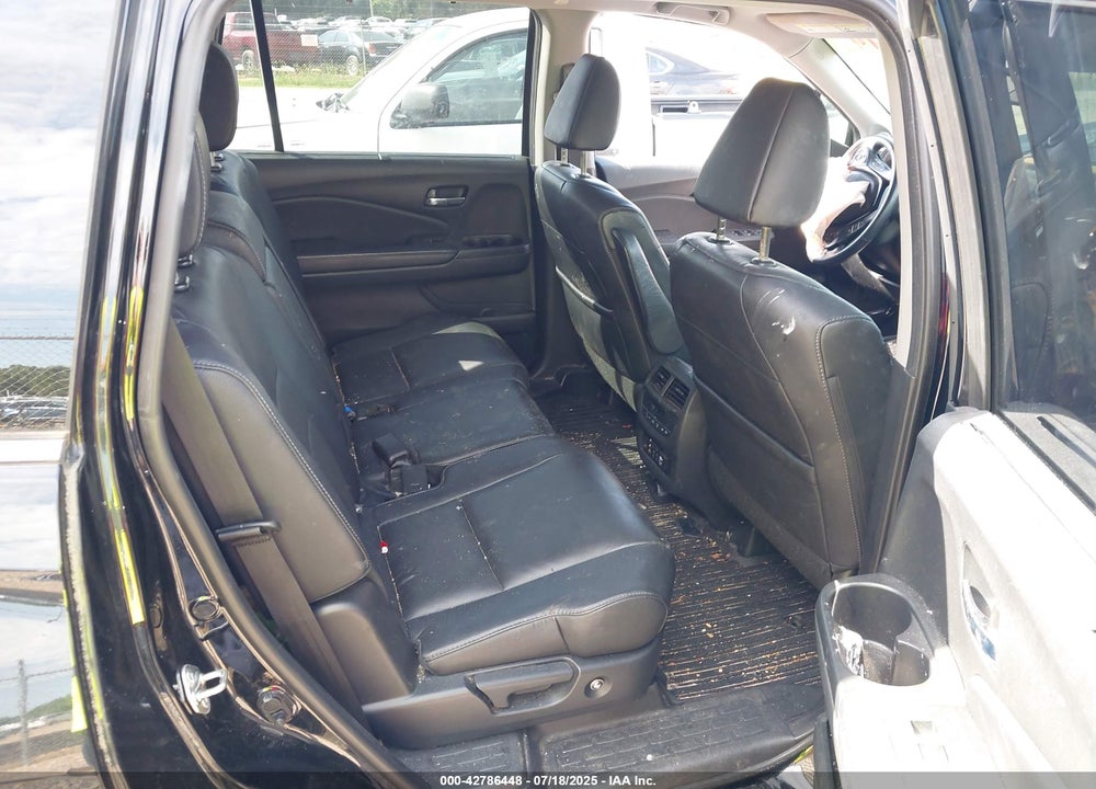 2017 HONDA PILOT VIN: 5FNYF5H91HB038268
