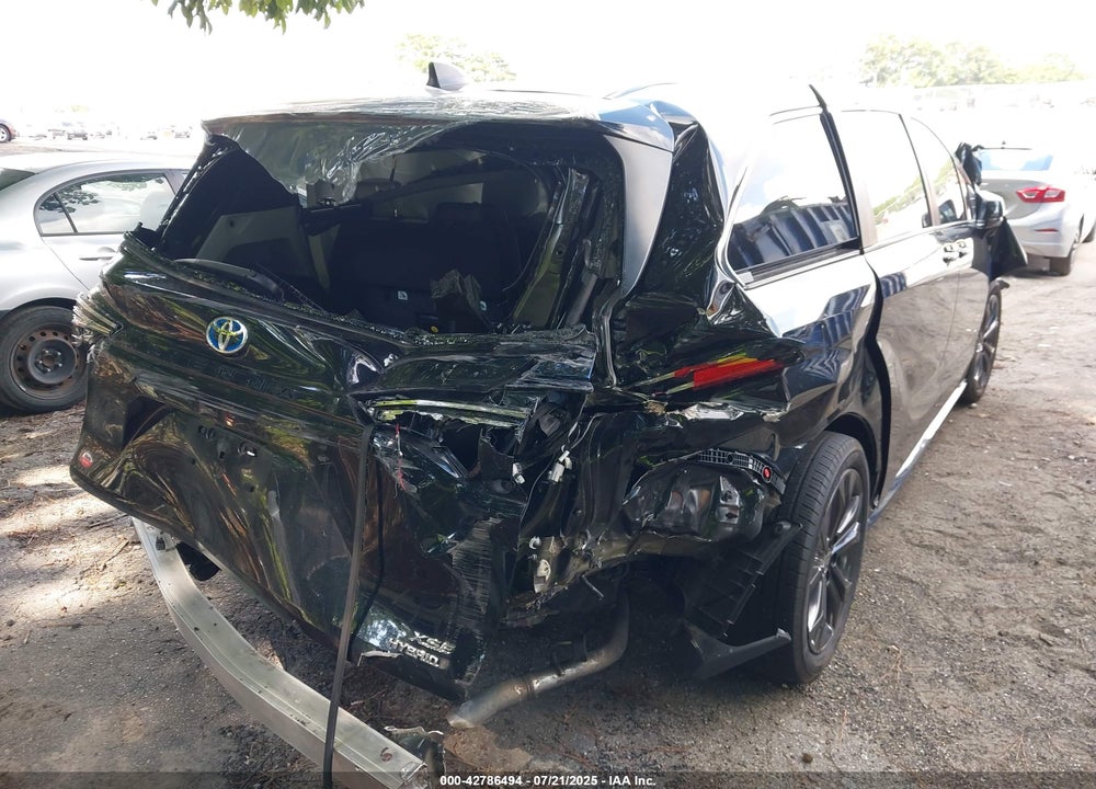 2024 TOYOTA SIENNA XSE VIN: 5TDXRKEC7RS204551