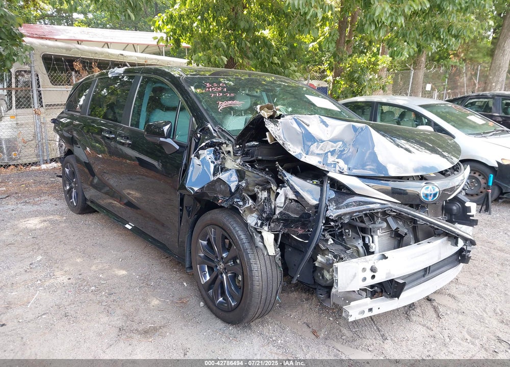 2024 TOYOTA SIENNA XSE VIN: 5TDXRKEC7RS204551