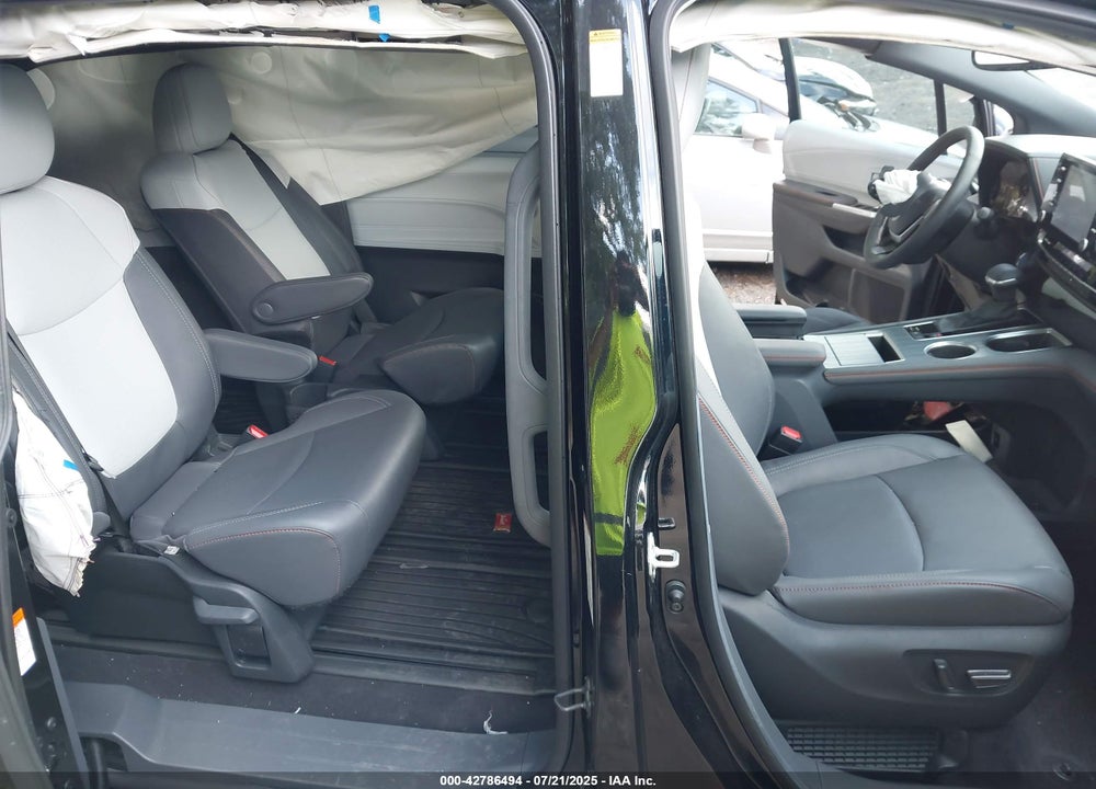 2024 TOYOTA SIENNA XSE VIN: 5TDXRKEC7RS204551