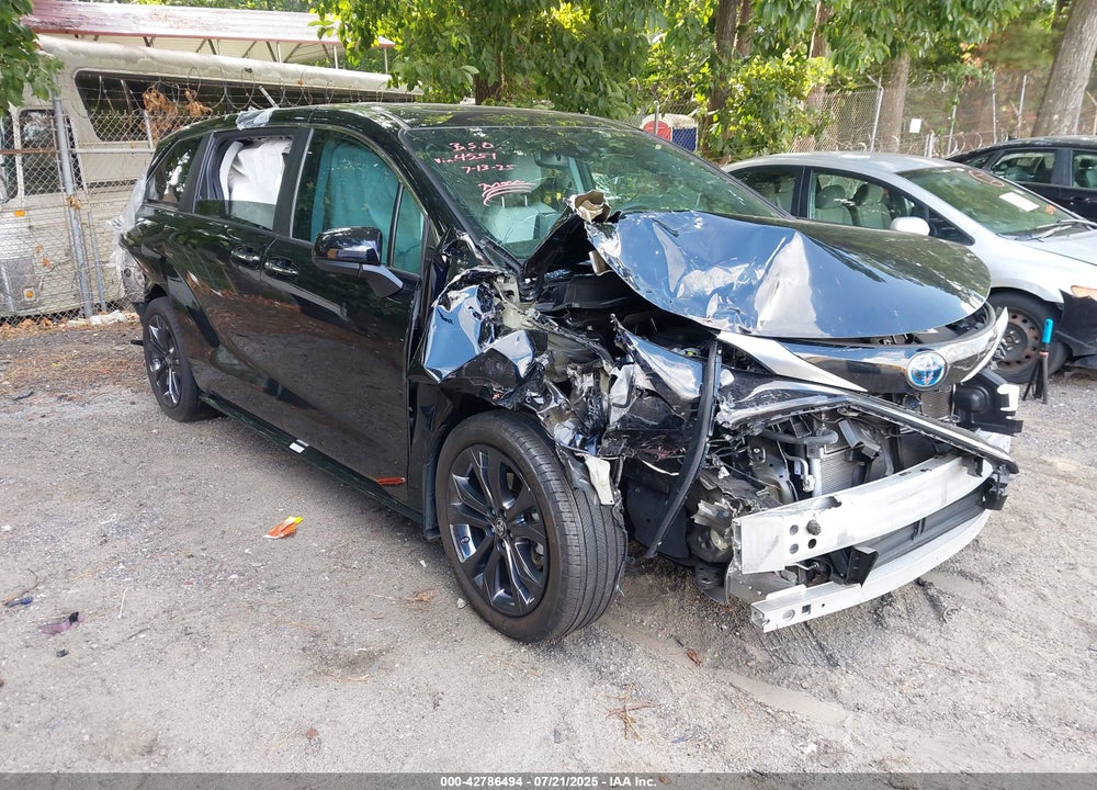 2024 TOYOTA SIENNA XSE VIN: 5TDXRKEC7RS204551