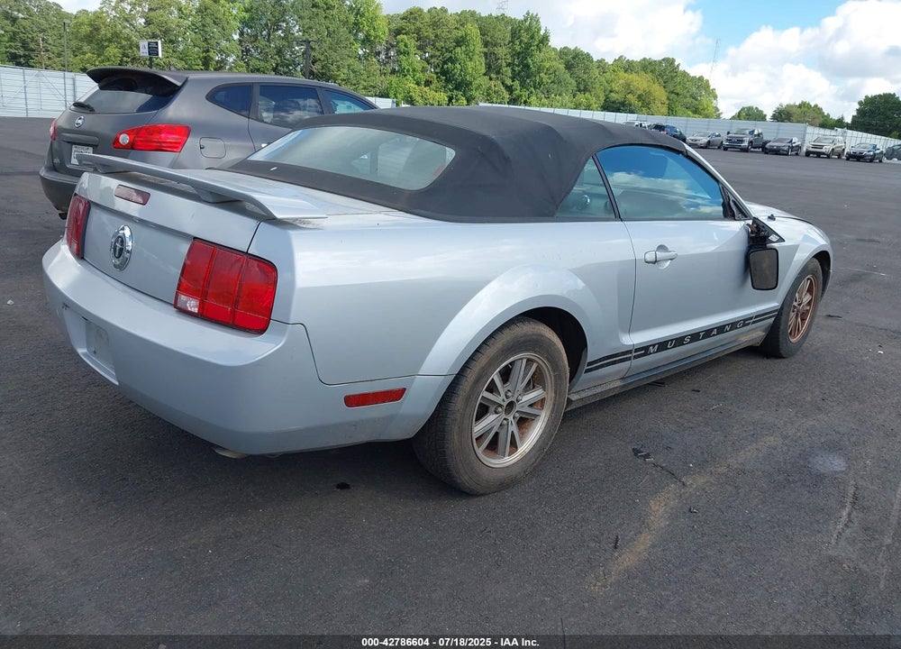 2005 FORD MUSTANG VIN: 1ZVFT84N455252427