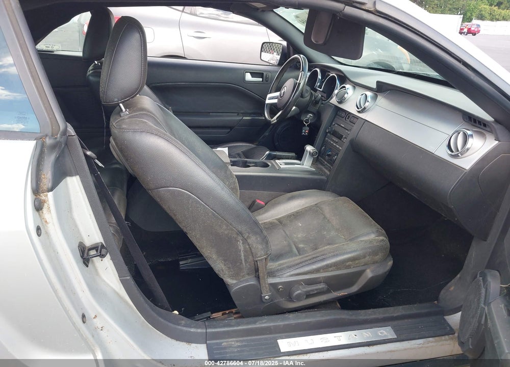 2005 FORD MUSTANG VIN: 1ZVFT84N455252427