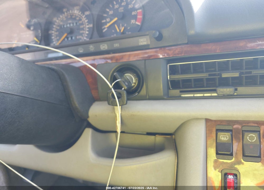 1990 MERCEDES-BENZ 560 SEL VIN: WDBCA39E9LA543211