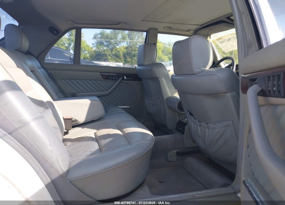 1990 MERCEDES-BENZ 560 SEL VIN: WDBCA39E9LA543211
