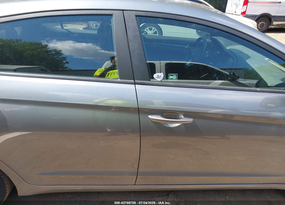 2019 HYUNDAI ELANTRA VIN: KMHD74LF8KU779580