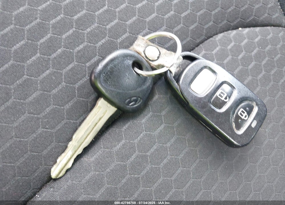2019 HYUNDAI ELANTRA VIN: KMHD74LF8KU779580