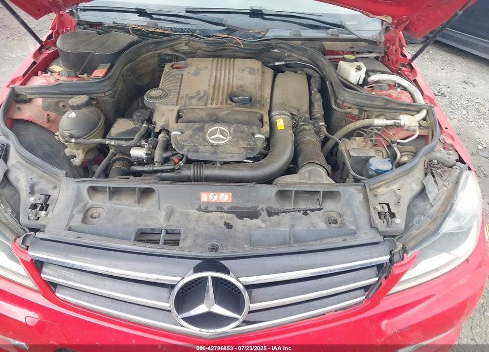 2014 MERCEDES-BENZ C 250 LUXURY/SPORT VIN: WDDGF4HB1EA950840