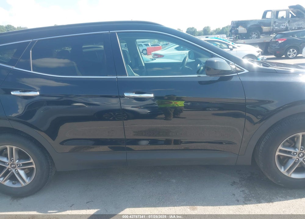 2017 HYUNDAI SANTA FE VIN: 5XYZU3LB8HG423487
