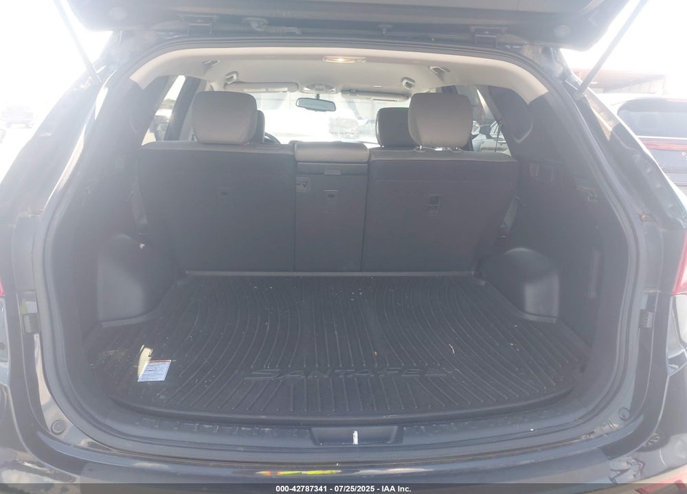 2017 HYUNDAI SANTA FE VIN: 5XYZU3LB8HG423487