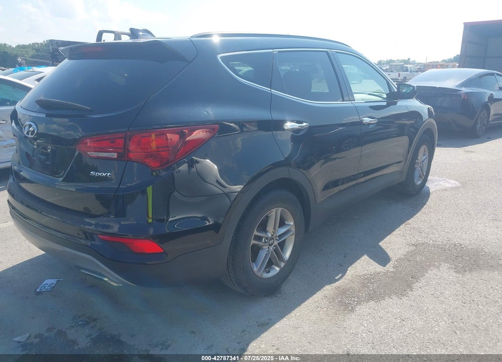 2017 HYUNDAI SANTA FE VIN: 5XYZU3LB8HG423487
