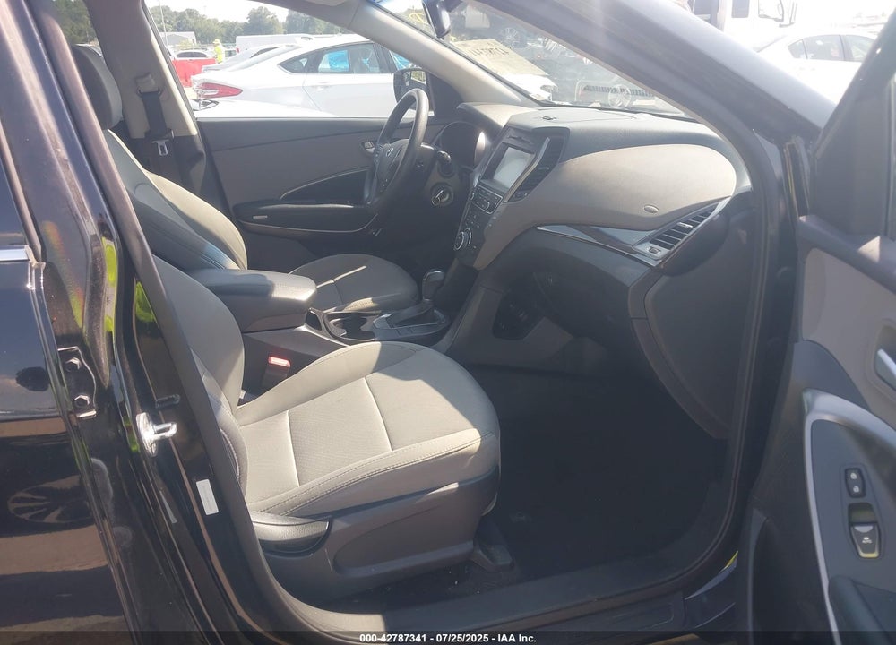 2017 HYUNDAI SANTA FE VIN: 5XYZU3LB8HG423487