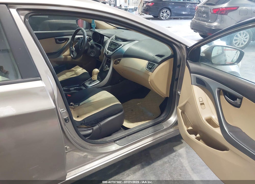 2011 HYUNDAI ELANTRA VIN: 5NPDH4AE8BH022183