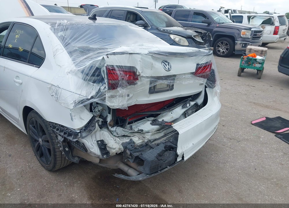 2018 VOLKSWAGEN JETTA VIN: 3VWD17AJ0JM221902