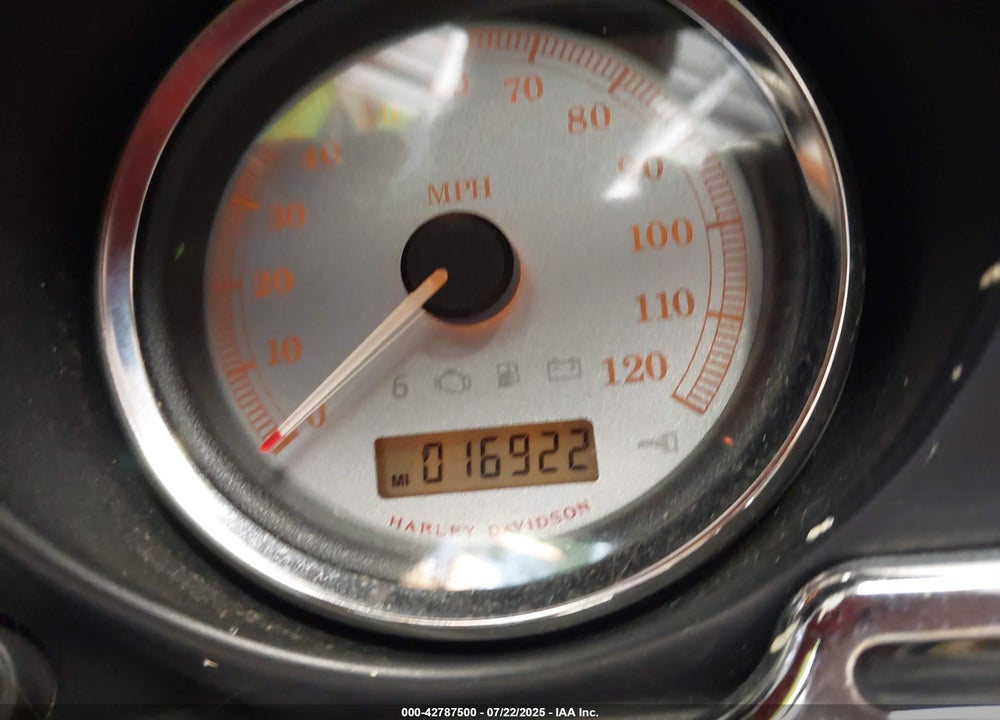 2011 HARLEY-DAVIDSON FLHX VIN: 1HD1KBM17BB677470