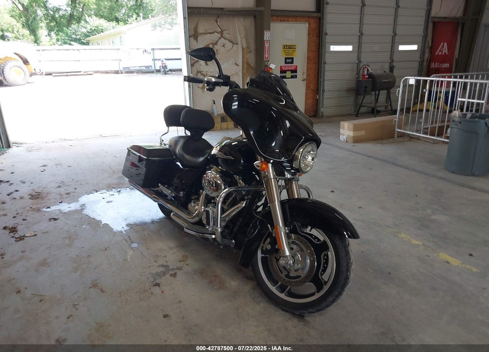 2011 HARLEY-DAVIDSON FLHX VIN: 1HD1KBM17BB677470