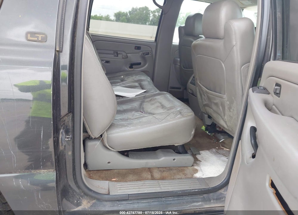 2004 CHEVROLET SUBURBAN 1500 LT VIN: 3GNEC16Z04G158694