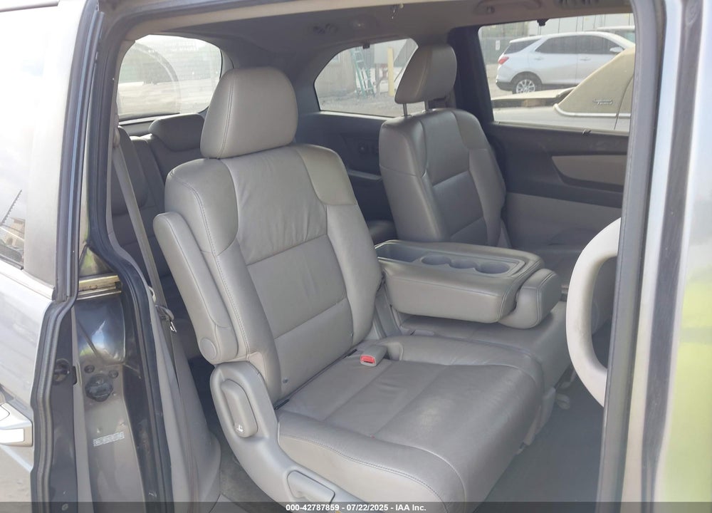 2011 HONDA ODYSSEY EX-L VIN: 5FNRL5H68BB103322