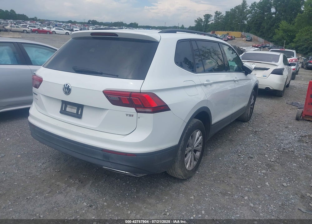 2018 VOLKSWAGEN TIGUAN VIN: 3VV1B7AX3JM052922