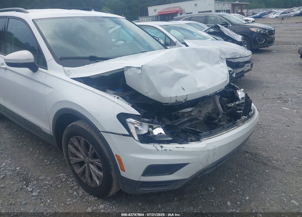 2018 VOLKSWAGEN TIGUAN VIN: 3VV1B7AX3JM052922