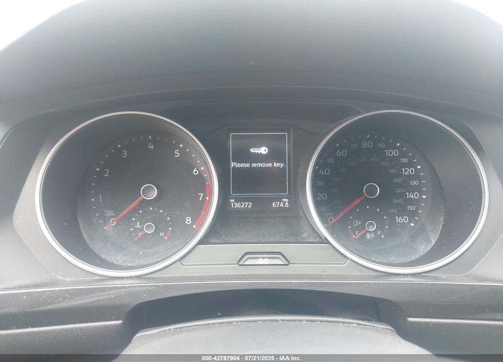 2018 VOLKSWAGEN TIGUAN VIN: 3VV1B7AX3JM052922