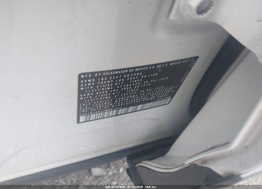 2018 VOLKSWAGEN TIGUAN VIN: 3VV1B7AX3JM052922