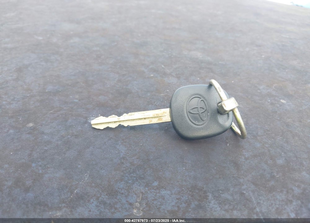 2005 TOYOTA MATRIX VIN: 2T1KR32E95C389937