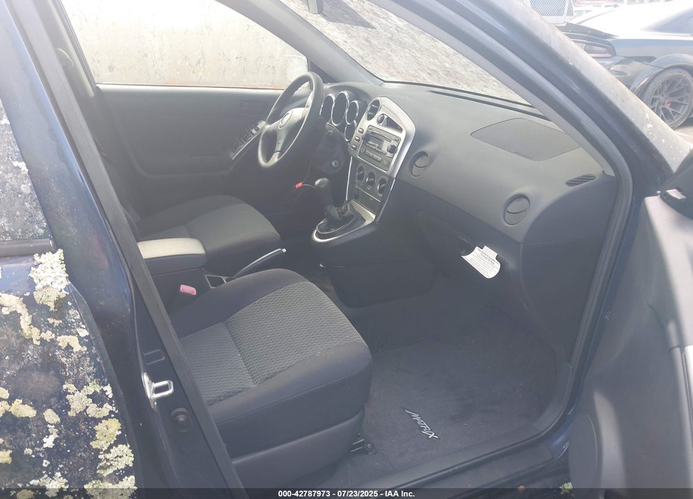2005 TOYOTA MATRIX VIN: 2T1KR32E95C389937