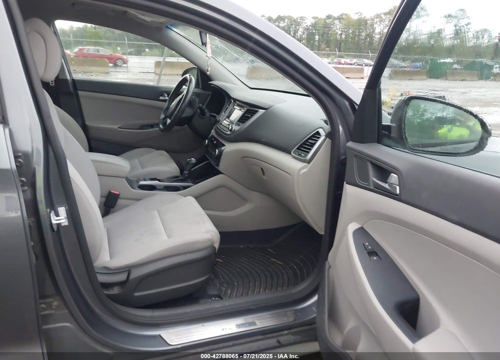2017 HYUNDAI TUCSON VIN: KM8J33A27HU426233