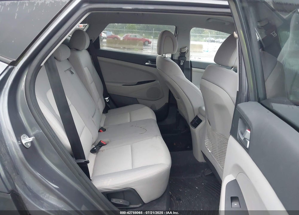 2017 HYUNDAI TUCSON VIN: KM8J33A27HU426233
