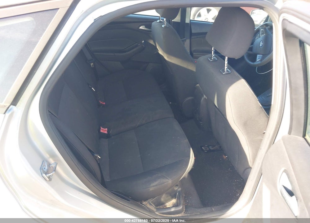 2015 FORD FOCUS VIN: 1FADP3K28FL235515