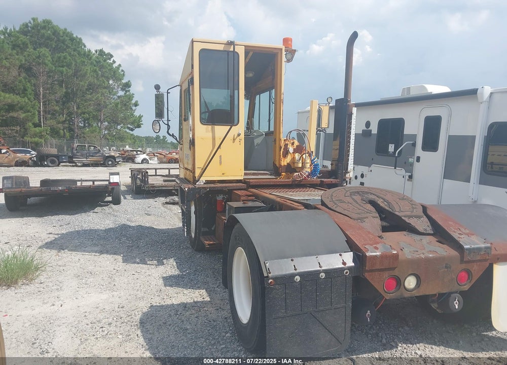 2010 KALMAR YARD TRACTOR-30 VIN: 324657