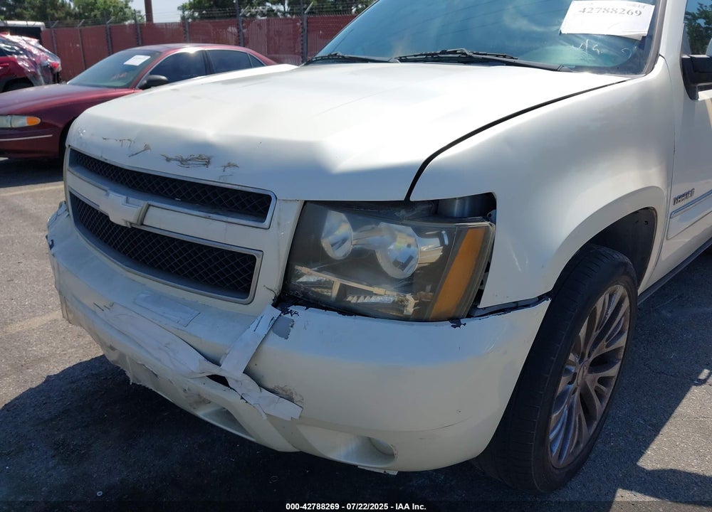 2008 CHEVROLET TAHOE LTZ VIN: 1GNFC13028R229605