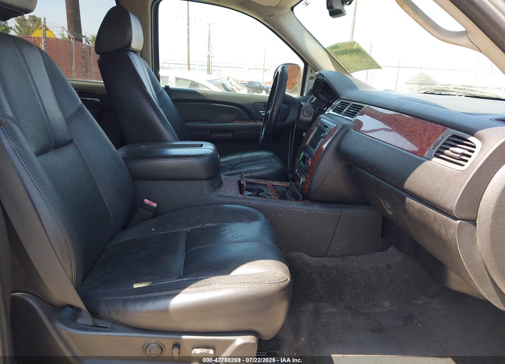 2008 CHEVROLET TAHOE LTZ VIN: 1GNFC13028R229605