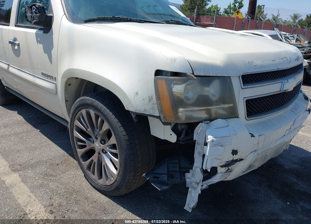 2008 CHEVROLET TAHOE LTZ VIN: 1GNFC13028R229605