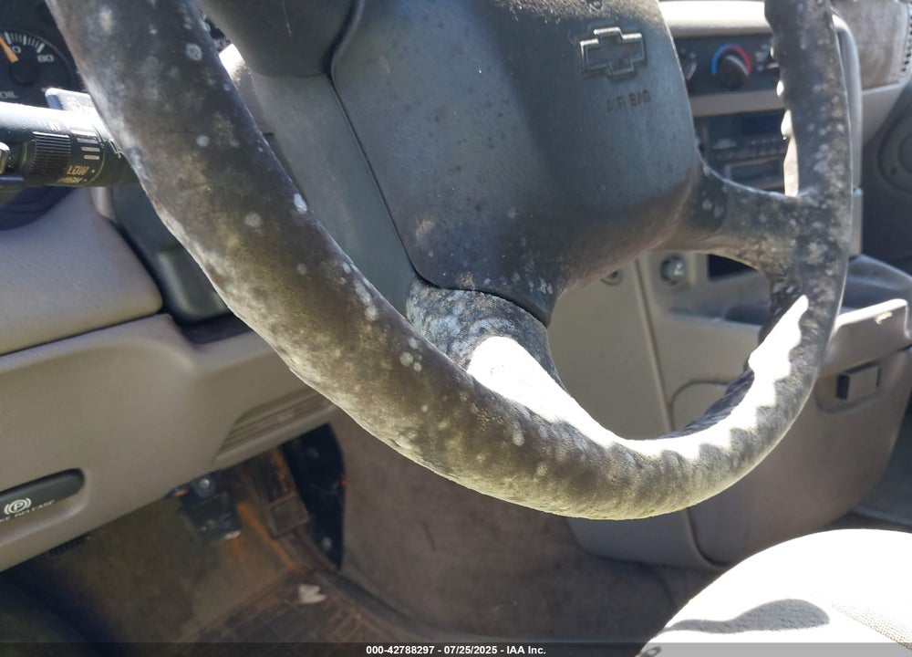 2000 CHEVROLET ASTRO VIN: 1GNEL19W0YB148747