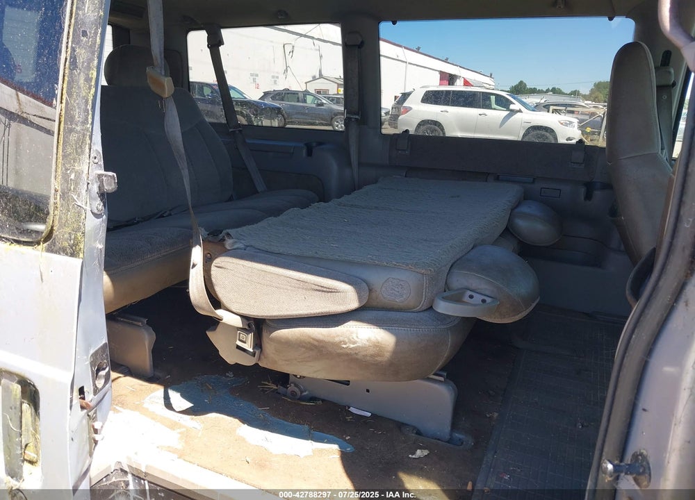 2000 CHEVROLET ASTRO VIN: 1GNEL19W0YB148747
