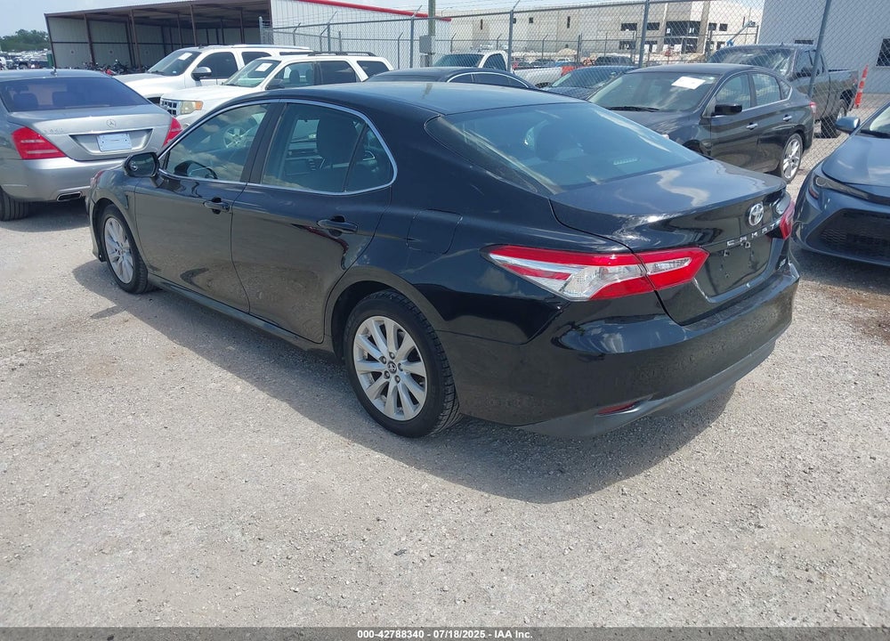 2018 TOYOTA CAMRY VIN: 4T1B11HK8JU658673