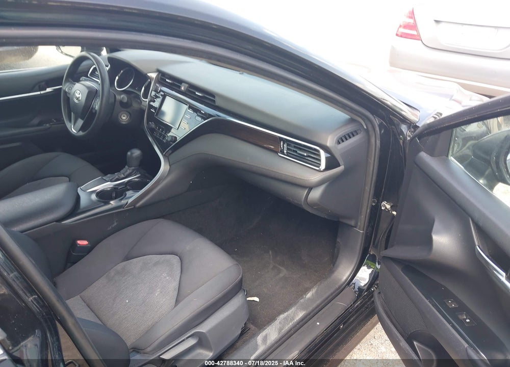 2018 TOYOTA CAMRY VIN: 4T1B11HK8JU658673
